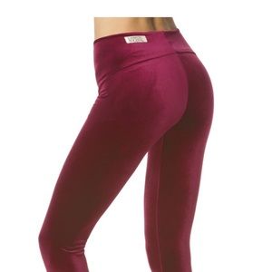 Stretch velvet leggings perfect for any occasion, never worn. Amazing dark blue